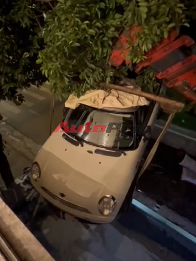 Ước được như idol Cường Đô-la, một chủ xe MINI Cooper cẩu xe lên tầng 2 chỉ để ngắm- Ảnh 2. Ước được như idol Cường Đô-la, một chủ xe MINI Cooper cẩu xe lên tầng 2 chỉ để ngắm- Ảnh 2.