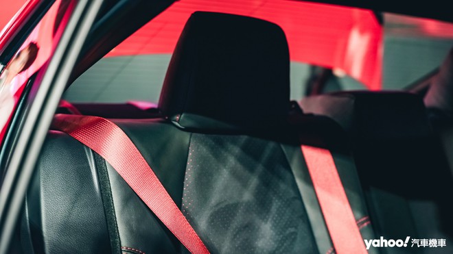 Ai chê Toyota Corolla Altis già thì có thể tham khảo bản thể thao mới ra mắt này: Bodykit hầm hố, có cánh gió, động cơ Camry, đấu Civic RS- Ảnh 13. Ai chê Toyota Corolla Altis già thì có thể tham khảo bản thể thao mới ra mắt này: Bodykit hầm hố, có cánh gió, động cơ Camry, đấu Civic RS- Ảnh 13.