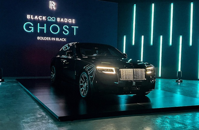 Hậu ăn chuối 'chill chill' trên Rolls-Royce Ghost giữa trận lũ lịch sử ở Dubai: TikToker người Việt mất hơn 4 tỷ để sửa, thừa đủ mua Porsche mới- Ảnh 6. Hậu ăn chuối 'chill chill' trên Rolls-Royce Ghost giữa trận lũ lịch sử ở Dubai: TikToker người Việt mất hơn 4 tỷ để sửa, thừa đủ mua Porsche mới- Ảnh 6.