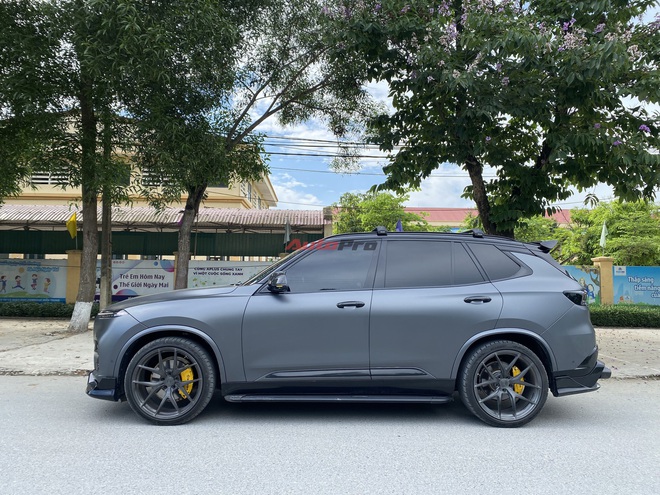 9x Nghệ An chi hơn 400 triệu độ VinFast Lux SA2.0 chỉ để đi cafe: Remap nâng công suất 22%, thay hết 2 bộ mâm và nhiều chi tiết đáng chú ý- Ảnh 4. 9x Nghệ An chi hơn 400 triệu độ VinFast Lux SA2.0 chỉ để đi cafe: Remap nâng công suất 22%, thay hết 2 bộ mâm và nhiều chi tiết đáng chú ý- Ảnh 4.