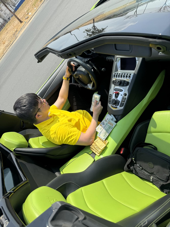 Hậu ăn chuối 'chill chill' trên Rolls-Royce Ghost giữa trận lũ lịch sử ở Dubai: TikToker người Việt mất hơn 4 tỷ để sửa, thừa đủ mua Porsche mới- Ảnh 5. Hậu ăn chuối 'chill chill' trên Rolls-Royce Ghost giữa trận lũ lịch sử ở Dubai: TikToker người Việt mất hơn 4 tỷ để sửa, thừa đủ mua Porsche mới- Ảnh 5.