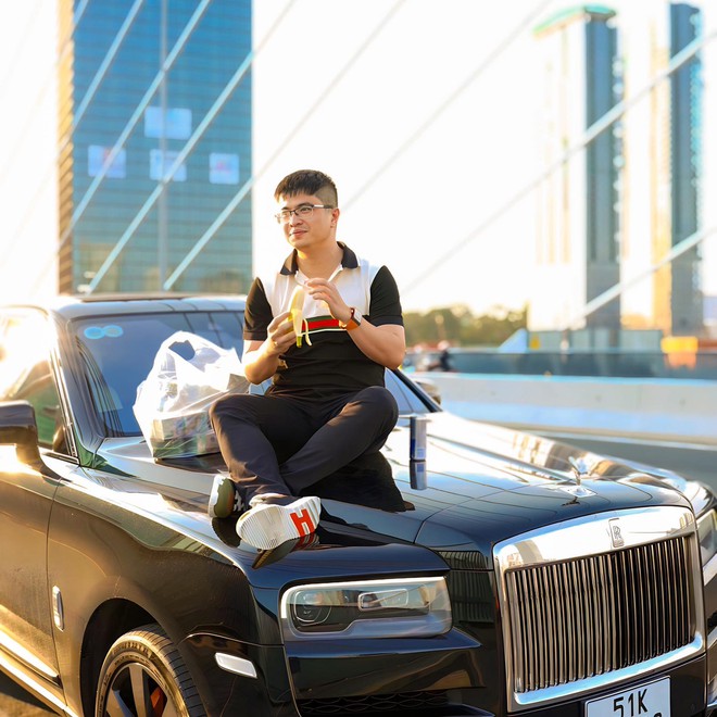 Hậu ăn chuối 'chill chill' trên Rolls-Royce Ghost giữa trận lũ lịch sử ở Dubai: TikToker người Việt mất hơn 4 tỷ để sửa, thừa đủ mua Porsche mới- Ảnh 4. Hậu ăn chuối 'chill chill' trên Rolls-Royce Ghost giữa trận lũ lịch sử ở Dubai: TikToker người Việt mất hơn 4 tỷ để sửa, thừa đủ mua Porsche mới- Ảnh 4.