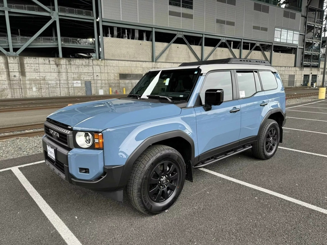 Toyota Land Cruiser Prado 2024 xuất hiện ở Đà Nẵng: Không phải nhập chính hãng, cộng đồng xe Việt Nam thêm 'nóng ruột' chờ bản chính thức- Ảnh 4. Toyota Land Cruiser Prado 2024 xuất hiện ở Đà Nẵng: Không phải nhập chính hãng, cộng đồng xe Việt Nam thêm 'nóng ruột' chờ bản chính thức- Ảnh 4.