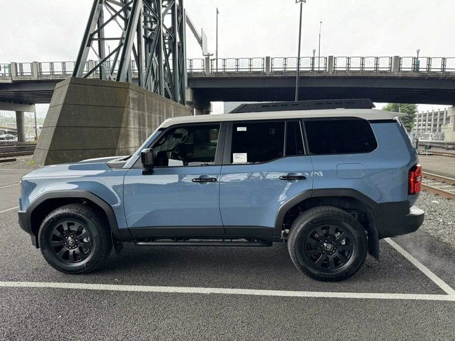 Toyota Land Cruiser Prado 2024 xuất hiện ở Đà Nẵng: Không phải nhập chính hãng, cộng đồng xe Việt Nam thêm 'nóng ruột' chờ bản chính thức- Ảnh 6. Toyota Land Cruiser Prado 2024 xuất hiện ở Đà Nẵng: Không phải nhập chính hãng, cộng đồng xe Việt Nam thêm 'nóng ruột' chờ bản chính thức- Ảnh 6.