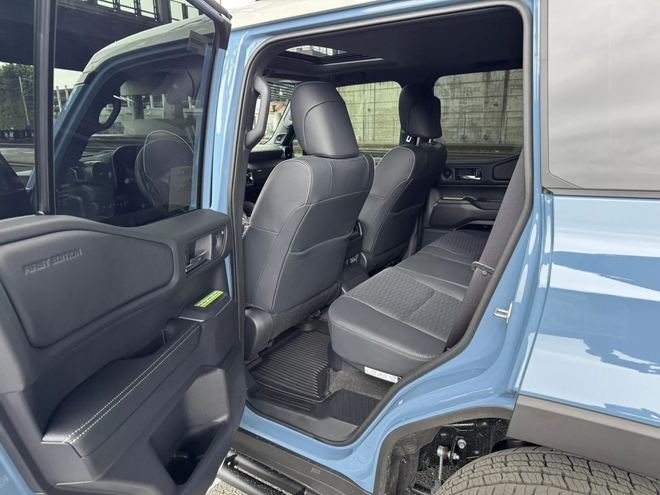 Toyota Land Cruiser Prado 2024 xuất hiện ở Đà Nẵng: Không phải nhập chính hãng, cộng đồng xe Việt Nam thêm 'nóng ruột' chờ bản chính thức- Ảnh 9. Toyota Land Cruiser Prado 2024 xuất hiện ở Đà Nẵng: Không phải nhập chính hãng, cộng đồng xe Việt Nam thêm 'nóng ruột' chờ bản chính thức- Ảnh 9.