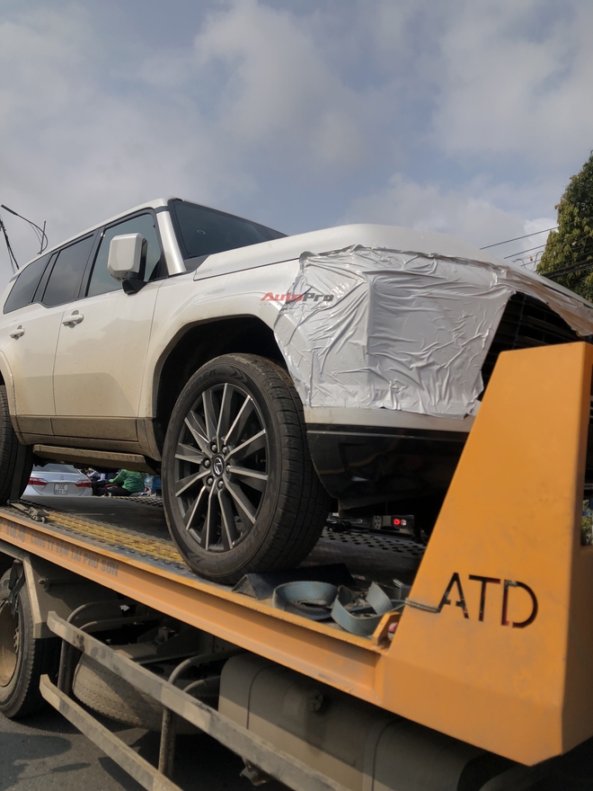 Lexus GX 2024 lộ diện tại Việt Nam: Giá dự kiến 6 tỷ, đã về đại lý nhưng số lượng siêu hiếm- Ảnh 6. Lexus GX 2024 lộ diện tại Việt Nam: Giá dự kiến 6 tỷ, đã về đại lý nhưng số lượng siêu hiếm- Ảnh 6.
