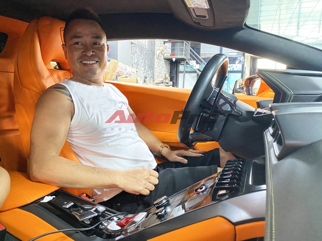 Thích McLaren nhưng chốt Lamborghini Huracan rồi độ lại, đại gia Nghệ An chia sẻ: 'Chạy êm, nâng gầm đi đường xấu được, tiết kiệm hơn LX 570'- Ảnh 2. Thích McLaren nhưng chốt Lamborghini Huracan rồi độ lại, đại gia Nghệ An chia sẻ: 'Chạy êm, nâng gầm đi đường xấu được, tiết kiệm hơn LX 570'- Ảnh 2.