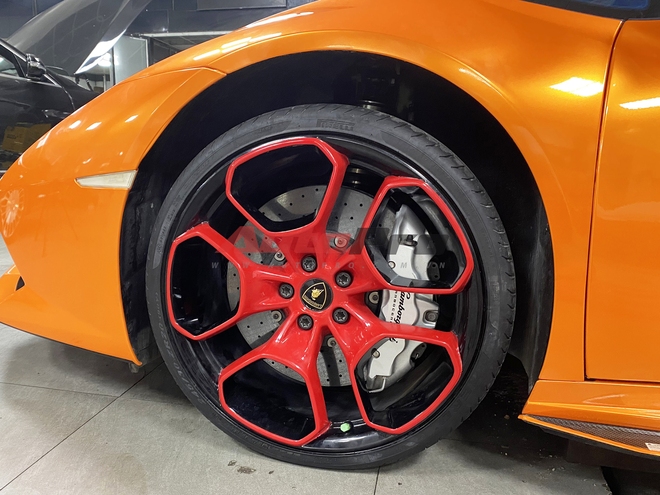 Thích McLaren nhưng chốt Lamborghini Huracan rồi độ lại, đại gia Nghệ An chia sẻ: 'Chạy êm, nâng gầm đi đường xấu được, tiết kiệm hơn LX 570'- Ảnh 17. Thích McLaren nhưng chốt Lamborghini Huracan rồi độ lại, đại gia Nghệ An chia sẻ: 'Chạy êm, nâng gầm đi đường xấu được, tiết kiệm hơn LX 570'- Ảnh 17.