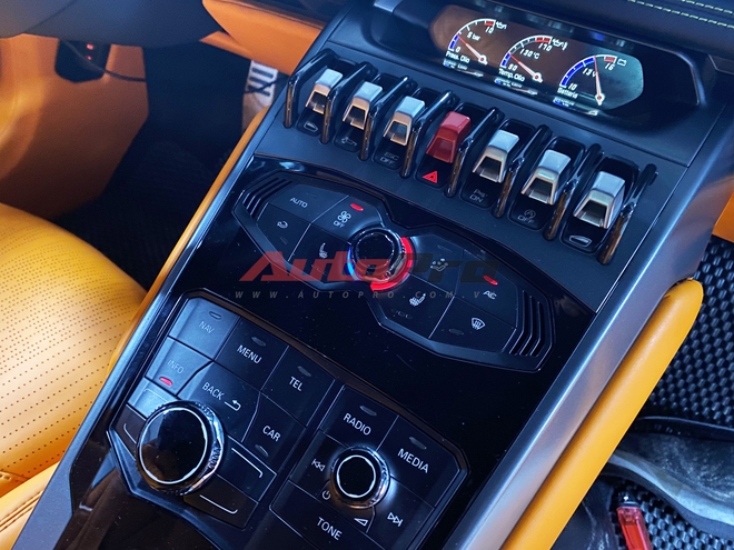 Thích McLaren nhưng chốt Lamborghini Huracan rồi độ lại, đại gia Nghệ An chia sẻ: 'Chạy êm, nâng gầm đi đường xấu được, tiết kiệm hơn LX 570'- Ảnh 15. Thích McLaren nhưng chốt Lamborghini Huracan rồi độ lại, đại gia Nghệ An chia sẻ: 'Chạy êm, nâng gầm đi đường xấu được, tiết kiệm hơn LX 570'- Ảnh 15.