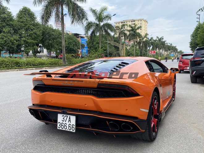 Thích McLaren nhưng chốt Lamborghini Huracan rồi độ lại, đại gia Nghệ An chia sẻ: 'Chạy êm, nâng gầm đi đường xấu được, tiết kiệm hơn LX 570'- Ảnh 8. Thích McLaren nhưng chốt Lamborghini Huracan rồi độ lại, đại gia Nghệ An chia sẻ: 'Chạy êm, nâng gầm đi đường xấu được, tiết kiệm hơn LX 570'- Ảnh 8.