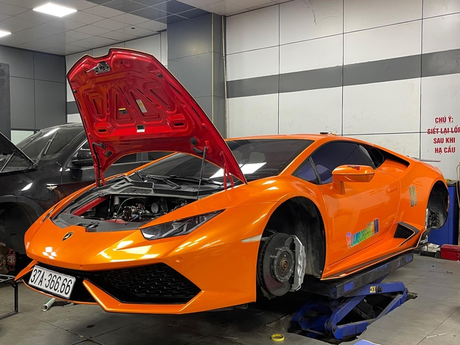 Thích McLaren nhưng chốt Lamborghini Huracan rồi độ lại, đại gia Nghệ An chia sẻ: 'Chạy êm, nâng gầm đi đường xấu được, tiết kiệm hơn LX 570'- Ảnh 16. Thích McLaren nhưng chốt Lamborghini Huracan rồi độ lại, đại gia Nghệ An chia sẻ: 'Chạy êm, nâng gầm đi đường xấu được, tiết kiệm hơn LX 570'- Ảnh 16.