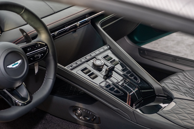 Aston Martin DB12 ra mắt Việt Nam: Giá từ 19,5 tỷ, đại gia thích mui trần hay option riêng vẫn đặt được nhưng cần chờ đợi- Ảnh 17. Aston Martin DB12 ra mắt Việt Nam: Giá từ 19,5 tỷ, đại gia thích mui trần hay option riêng vẫn đặt được nhưng cần chờ đợi- Ảnh 17.