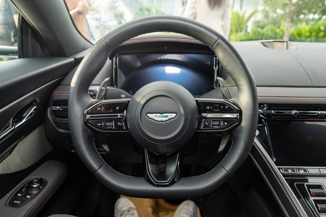 Aston Martin DB12 ra mắt Việt Nam: Giá từ 19,5 tỷ, đại gia thích mui trần hay option riêng vẫn đặt được nhưng cần chờ đợi- Ảnh 15. Aston Martin DB12 ra mắt Việt Nam: Giá từ 19,5 tỷ, đại gia thích mui trần hay option riêng vẫn đặt được nhưng cần chờ đợi- Ảnh 15.