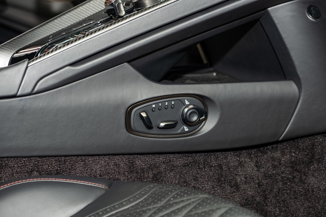 Aston Martin DB12 ra mắt Việt Nam: Giá từ 19,5 tỷ, đại gia thích mui trần hay option riêng vẫn đặt được nhưng cần chờ đợi- Ảnh 20. Aston Martin DB12 ra mắt Việt Nam: Giá từ 19,5 tỷ, đại gia thích mui trần hay option riêng vẫn đặt được nhưng cần chờ đợi- Ảnh 20.