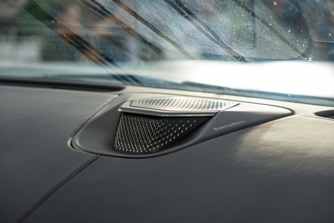 Aston Martin DB12 ra mắt Việt Nam: Giá từ 19,5 tỷ, đại gia thích mui trần hay option riêng vẫn đặt được nhưng cần chờ đợi- Ảnh 19. Aston Martin DB12 ra mắt Việt Nam: Giá từ 19,5 tỷ, đại gia thích mui trần hay option riêng vẫn đặt được nhưng cần chờ đợi- Ảnh 19.