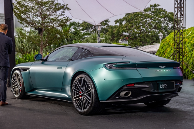 Aston Martin DB12 ra mắt Việt Nam: Giá từ 19,5 tỷ, đại gia thích mui trần hay option riêng vẫn đặt được nhưng cần chờ đợi- Ảnh 10. Aston Martin DB12 ra mắt Việt Nam: Giá từ 19,5 tỷ, đại gia thích mui trần hay option riêng vẫn đặt được nhưng cần chờ đợi- Ảnh 10.