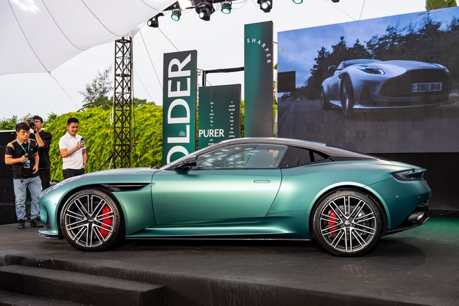 Aston Martin DB12 ra mắt Việt Nam: Giá từ 19,5 tỷ, đại gia thích mui trần hay option riêng vẫn đặt được nhưng cần chờ đợi- Ảnh 8. Aston Martin DB12 ra mắt Việt Nam: Giá từ 19,5 tỷ, đại gia thích mui trần hay option riêng vẫn đặt được nhưng cần chờ đợi- Ảnh 8.