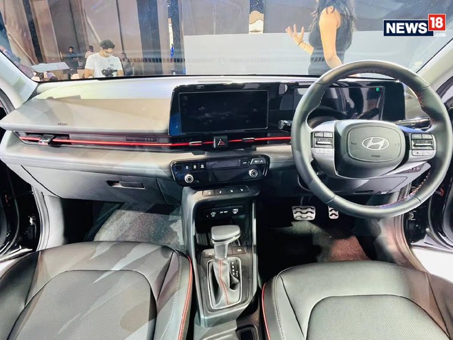 Hyundai Accent 2024 tại Việt Nam khác biệt thế nào so với Ấn Độ: Không có động cơ turbo, thiếu nhiều trang bị tiện nghi nhưng vẫn nhỉnh hơn ở 2 điểm- Ảnh 11. Hyundai Accent 2024 tại Việt Nam khác biệt thế nào so với Ấn Độ: Không có động cơ turbo, thiếu nhiều trang bị tiện nghi nhưng vẫn nhỉnh hơn ở 2 điểm- Ảnh 11.