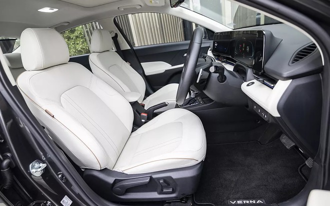 Hyundai Accent 2024 tại Việt Nam khác biệt thế nào so với Ấn Độ: Không có động cơ turbo, thiếu nhiều trang bị tiện nghi nhưng vẫn nhỉnh hơn ở 2 điểm- Ảnh 8. Hyundai Accent 2024 tại Việt Nam khác biệt thế nào so với Ấn Độ: Không có động cơ turbo, thiếu nhiều trang bị tiện nghi nhưng vẫn nhỉnh hơn ở 2 điểm- Ảnh 8.