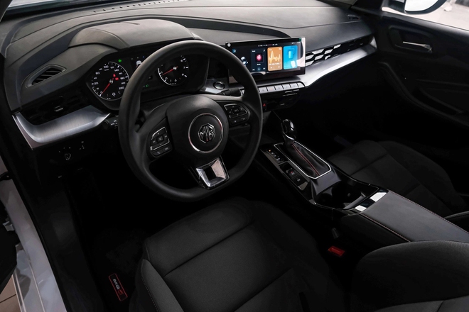 Dưới 530 triệu chọn Hyundai Accent đặc biệt nhiều công nghệ hay MG5 bản tiêu chuẩn vì rộng rãi? - Ảnh 7. Dưới 530 triệu chọn Hyundai Accent đặc biệt nhiều công nghệ hay MG5 bản tiêu chuẩn vì rộng rãi? - Ảnh 7.