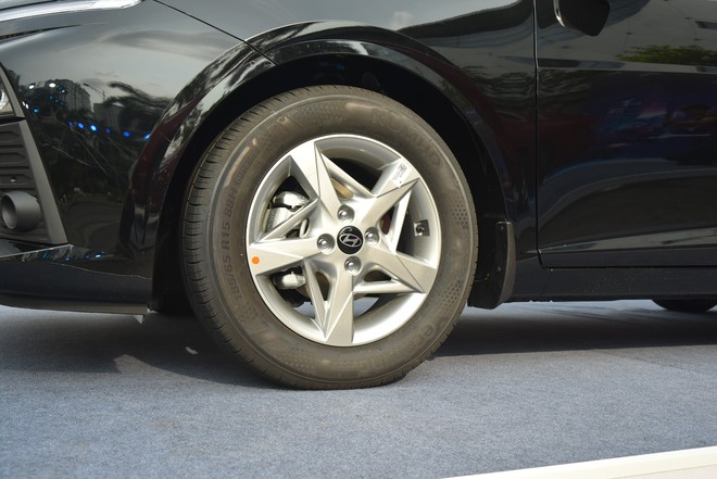 Dưới 530 triệu chọn Hyundai Accent đặc biệt nhiều công nghệ hay MG5 bản tiêu chuẩn vì rộng rãi? - Ảnh 8. Dưới 530 triệu chọn Hyundai Accent đặc biệt nhiều công nghệ hay MG5 bản tiêu chuẩn vì rộng rãi? - Ảnh 8.