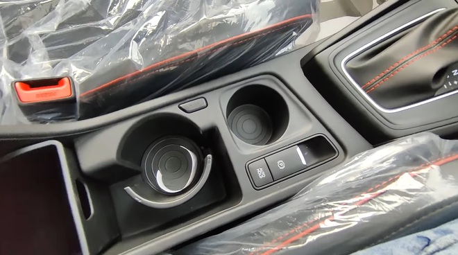 Hyundai Accent 2024 tại Việt Nam khác biệt thế nào so với Ấn Độ: Không có động cơ turbo, thiếu nhiều trang bị tiện nghi nhưng vẫn nhỉnh hơn ở 2 điểm- Ảnh 13. Hyundai Accent 2024 tại Việt Nam khác biệt thế nào so với Ấn Độ: Không có động cơ turbo, thiếu nhiều trang bị tiện nghi nhưng vẫn nhỉnh hơn ở 2 điểm- Ảnh 13.