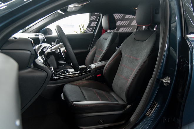 Loạt xe Mercedes-AMG giảm giá tại Việt Nam: Có cả SUV và sedan, giảm nhiều nhất gần 500 triệu, dễ tiếp cận thêm người thích chơi xe hiệu suất cao- Ảnh 13. Loạt xe Mercedes-AMG giảm giá tại Việt Nam: Có cả SUV và sedan, giảm nhiều nhất gần 500 triệu, dễ tiếp cận thêm người thích chơi xe hiệu suất cao- Ảnh 13.