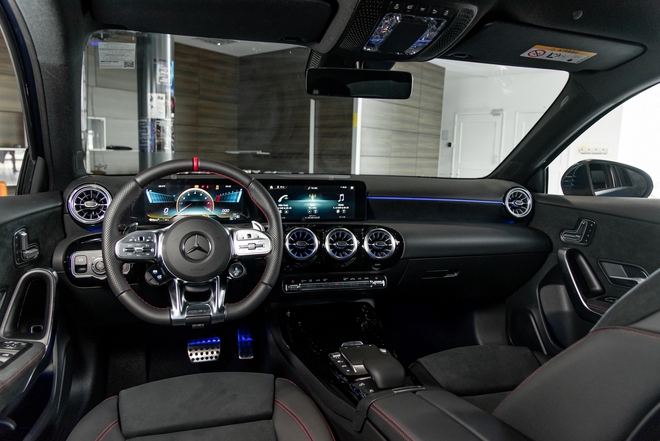 Loạt xe Mercedes-AMG giảm giá tại Việt Nam: Có cả SUV và sedan, giảm nhiều nhất gần 500 triệu, dễ tiếp cận thêm người thích chơi xe hiệu suất cao- Ảnh 12. Loạt xe Mercedes-AMG giảm giá tại Việt Nam: Có cả SUV và sedan, giảm nhiều nhất gần 500 triệu, dễ tiếp cận thêm người thích chơi xe hiệu suất cao- Ảnh 12.