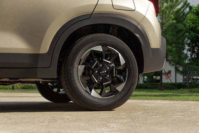 Đánh giá nhanh Kia Sonet 2024: Biến thành Seltos thu nhỏ, thêm đúng option khách Việt đang chờ- Ảnh 14. Đánh giá nhanh Kia Sonet 2024: Biến thành Seltos thu nhỏ, thêm đúng option khách Việt đang chờ- Ảnh 14.