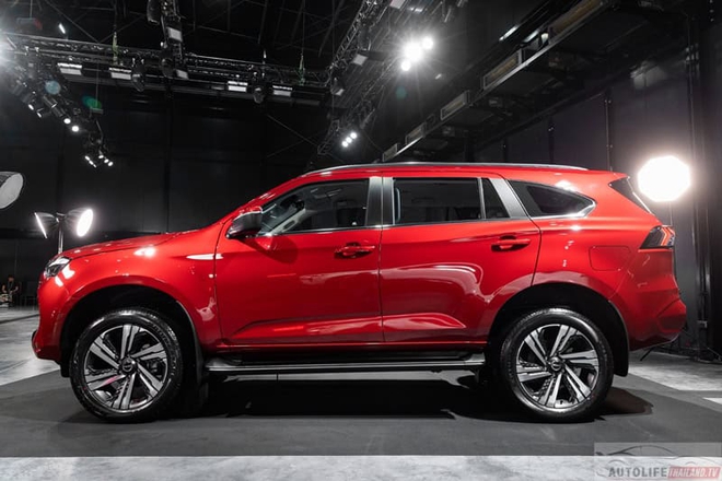 Isuzu mu-X 2025 ra mắt: Thêm bản thể thao, bổ sung công nghệ ADAS, nhưng về Việt Nam khó thoát kiếp xe ế- Ảnh 7. Isuzu mu-X 2025 ra mắt: Thêm bản thể thao, bổ sung công nghệ ADAS, nhưng về Việt Nam khó thoát kiếp xe ế- Ảnh 7.