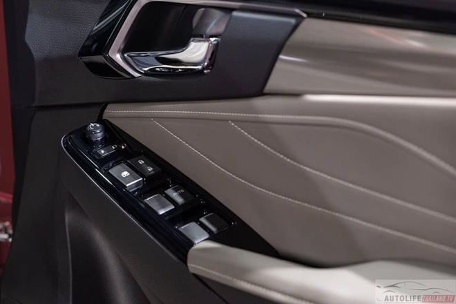 Isuzu mu-X 2025 ra mắt: Thêm bản thể thao, bổ sung công nghệ ADAS, nhưng về Việt Nam khó thoát kiếp xe ế- Ảnh 9. Isuzu mu-X 2025 ra mắt: Thêm bản thể thao, bổ sung công nghệ ADAS, nhưng về Việt Nam khó thoát kiếp xe ế- Ảnh 9.