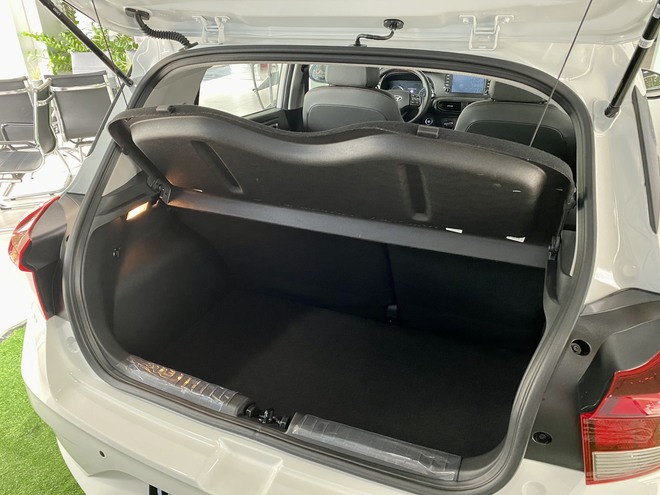 Ảnh thực tế Hyundai Grand i10 1.2AT hatchback giá 435 triệu đồng: Thấp hơn bản sedan 20 triệu đồng nhưng có ga tự động và đèn LED- Ảnh 24. Ảnh thực tế Hyundai Grand i10 1.2AT hatchback giá 435 triệu đồng: Thấp hơn bản sedan 20 triệu đồng nhưng có ga tự động và đèn LED- Ảnh 24.
