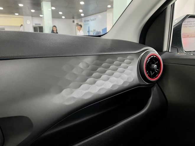 Ảnh thực tế Hyundai Grand i10 1.2AT hatchback giá 435 triệu đồng: Thấp hơn bản sedan 20 triệu đồng nhưng có ga tự động và đèn LED- Ảnh 21. Ảnh thực tế Hyundai Grand i10 1.2AT hatchback giá 435 triệu đồng: Thấp hơn bản sedan 20 triệu đồng nhưng có ga tự động và đèn LED- Ảnh 21.