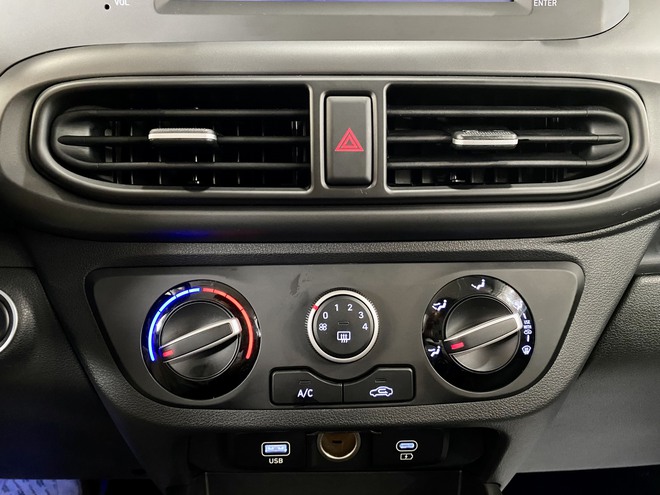 Ảnh thực tế Hyundai Grand i10 1.2AT hatchback giá 435 triệu đồng: Thấp hơn bản sedan 20 triệu đồng nhưng có ga tự động và đèn LED- Ảnh 19. Ảnh thực tế Hyundai Grand i10 1.2AT hatchback giá 435 triệu đồng: Thấp hơn bản sedan 20 triệu đồng nhưng có ga tự động và đèn LED- Ảnh 19.