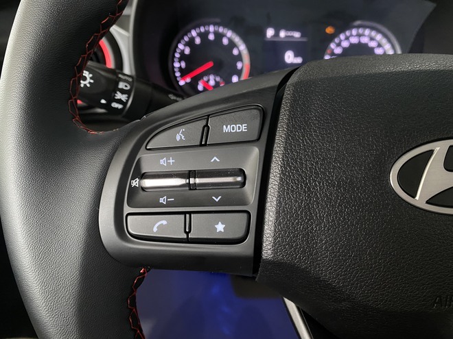 Ảnh thực tế Hyundai Grand i10 1.2AT hatchback giá 435 triệu đồng: Thấp hơn bản sedan 20 triệu đồng nhưng có ga tự động và đèn LED- Ảnh 11. Ảnh thực tế Hyundai Grand i10 1.2AT hatchback giá 435 triệu đồng: Thấp hơn bản sedan 20 triệu đồng nhưng có ga tự động và đèn LED- Ảnh 11.