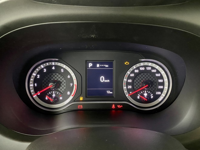 Ảnh thực tế Hyundai Grand i10 1.2AT hatchback giá 435 triệu đồng: Thấp hơn bản sedan 20 triệu đồng nhưng có ga tự động và đèn LED- Ảnh 9. Ảnh thực tế Hyundai Grand i10 1.2AT hatchback giá 435 triệu đồng: Thấp hơn bản sedan 20 triệu đồng nhưng có ga tự động và đèn LED- Ảnh 9.