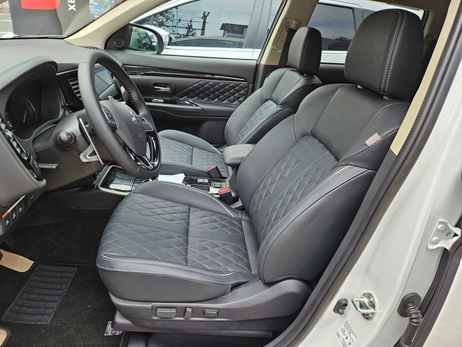 Giá Mitsubishi Outlander có 'đáy' mới: Bản tiêu chuẩn giảm còn 730 triệu, rẻ ngang Yaris Cross và Seltos- Ảnh 7. Giá Mitsubishi Outlander có 'đáy' mới: Bản tiêu chuẩn giảm còn 730 triệu, rẻ ngang Yaris Cross và Seltos- Ảnh 7.