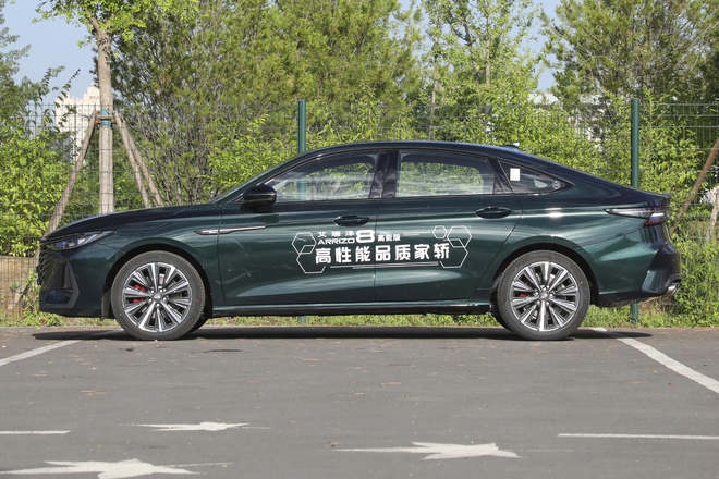 Hãng xe Trung Quốc đã đến Việt Nam tung mẫu đối thủ với Toyota Camry: Giá rẻ hơn hẳn, dùng option của xe sang, màn hình kép 24,6inch- Ảnh 4. Hãng xe Trung Quốc đã đến Việt Nam tung mẫu đối thủ với Toyota Camry: Giá rẻ hơn hẳn, dùng option của xe sang, màn hình kép 24,6inch- Ảnh 4.