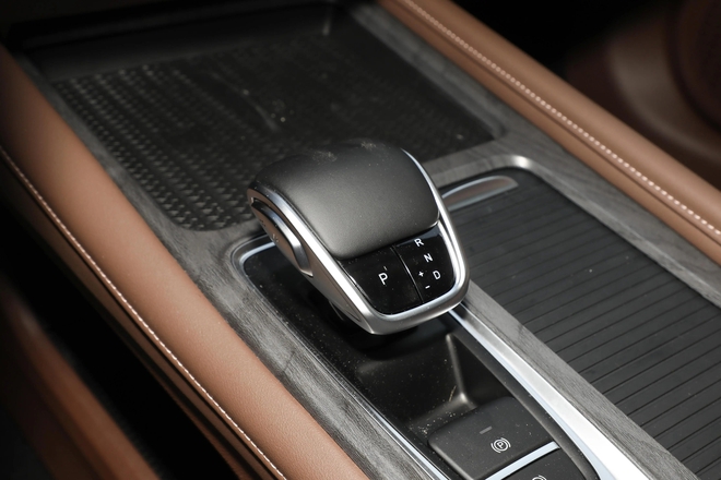 Hãng xe Trung Quốc đã đến Việt Nam tung mẫu đối thủ với Toyota Camry: Giá rẻ hơn hẳn, dùng option của xe sang, màn hình kép 24,6inch- Ảnh 8. Hãng xe Trung Quốc đã đến Việt Nam tung mẫu đối thủ với Toyota Camry: Giá rẻ hơn hẳn, dùng option của xe sang, màn hình kép 24,6inch- Ảnh 8.