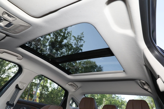 Hãng xe Trung Quốc đã đến Việt Nam tung mẫu đối thủ với Toyota Camry: Giá rẻ hơn hẳn, dùng option của xe sang, màn hình kép 24,6inch- Ảnh 9. Hãng xe Trung Quốc đã đến Việt Nam tung mẫu đối thủ với Toyota Camry: Giá rẻ hơn hẳn, dùng option của xe sang, màn hình kép 24,6inch- Ảnh 9.