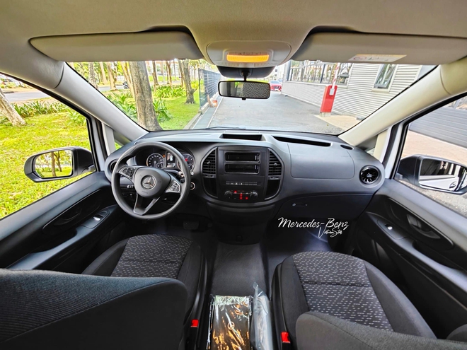 Xe van lại 'hot' tại Việt Nam: Ford Transit 2024 nhá ảnh chính thức, Mercedes Vito giảm giá kỷ lục- Ảnh 11. Xe van lại 'hot' tại Việt Nam: Ford Transit 2024 nhá ảnh chính thức, Mercedes Vito giảm giá kỷ lục- Ảnh 11.