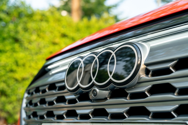 Audi Q8 e-tron ra mắt Việt Nam: Giá từ 3,8 tỷ đồng, bảo hành pin 8 năm, tặng sạc miễn phí- Ảnh 7. Audi Q8 e-tron ra mắt Việt Nam: Giá từ 3,8 tỷ đồng, bảo hành pin 8 năm, tặng sạc miễn phí- Ảnh 7.