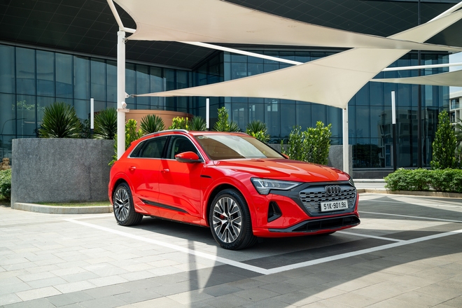 Audi Q8 e-tron ra mắt Việt Nam: Giá từ 3,8 tỷ đồng, bảo hành pin 8 năm, tặng sạc miễn phí- Ảnh 3. Audi Q8 e-tron ra mắt Việt Nam: Giá từ 3,8 tỷ đồng, bảo hành pin 8 năm, tặng sạc miễn phí- Ảnh 3.