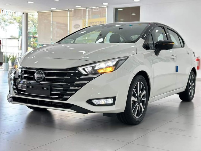 Nissan Almera 2024 lần đầu lộ diện tại Việt Nam: 3 phiên bản, mâm, đèn được nâng cấp, sắp ra mắt đấu Accent- Ảnh 7. Nissan Almera 2024 lần đầu lộ diện tại Việt Nam: 3 phiên bản, mâm, đèn được nâng cấp, sắp ra mắt đấu Accent- Ảnh 7.