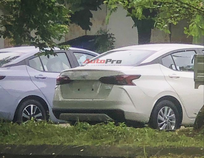 Nissan Almera 2024 lần đầu lộ diện tại Việt Nam: 3 phiên bản, mâm, đèn được nâng cấp, sắp ra mắt đấu Accent- Ảnh 4. Nissan Almera 2024 lần đầu lộ diện tại Việt Nam: 3 phiên bản, mâm, đèn được nâng cấp, sắp ra mắt đấu Accent- Ảnh 4.