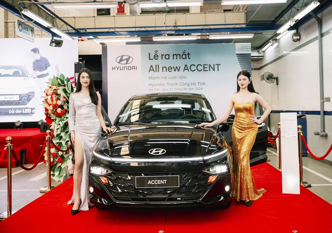 Hyundai Accent 2024 ồ ạt về đại lý: Không ‘lạc’, tặng thêm cả phụ kiện, chủ yếu bản Đặc biệt, Cao cấp- Ảnh 5. Hyundai Accent 2024 ồ ạt về đại lý: Không ‘lạc’, tặng thêm cả phụ kiện, chủ yếu bản Đặc biệt, Cao cấp- Ảnh 5.