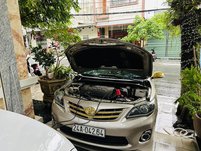 Sếp công ty dược cứu hộ hàng nghìn ô tô miễn phí bằng Toyota Corolla Altis: 'Có người bảo hâm, chẳng ai max rảnh thế này'- Ảnh 11. Sếp công ty dược cứu hộ hàng nghìn ô tô miễn phí bằng Toyota Corolla Altis: 'Có người bảo hâm, chẳng ai max rảnh thế này'- Ảnh 11.