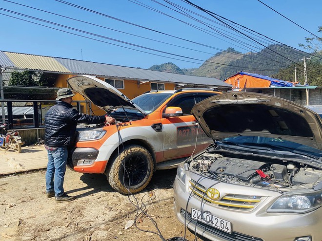 Sếp công ty dược cứu hộ hàng nghìn ô tô miễn phí bằng Toyota Corolla Altis: 'Có người bảo hâm, chẳng ai max rảnh thế này'- Ảnh 8. Sếp công ty dược cứu hộ hàng nghìn ô tô miễn phí bằng Toyota Corolla Altis: 'Có người bảo hâm, chẳng ai max rảnh thế này'- Ảnh 8.