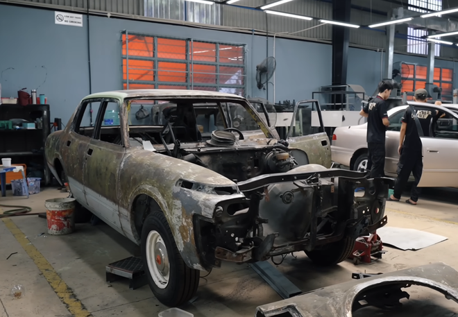 Dân chơi Việt độ lại Toyota Crown 49 năm tuổi như xe mới: Mất 120 ngày để hoàn thiện, có chi tiết giống Bentley- Ảnh 4. Dân chơi Việt độ lại Toyota Crown 49 năm tuổi như xe mới: Mất 120 ngày để hoàn thiện, có chi tiết giống Bentley- Ảnh 4.