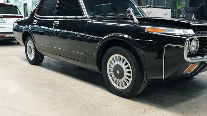 Dân chơi Việt độ lại Toyota Crown 49 năm tuổi như xe mới: Mất 120 ngày để hoàn thiện, có chi tiết giống Bentley- Ảnh 6. Dân chơi Việt độ lại Toyota Crown 49 năm tuổi như xe mới: Mất 120 ngày để hoàn thiện, có chi tiết giống Bentley- Ảnh 6.